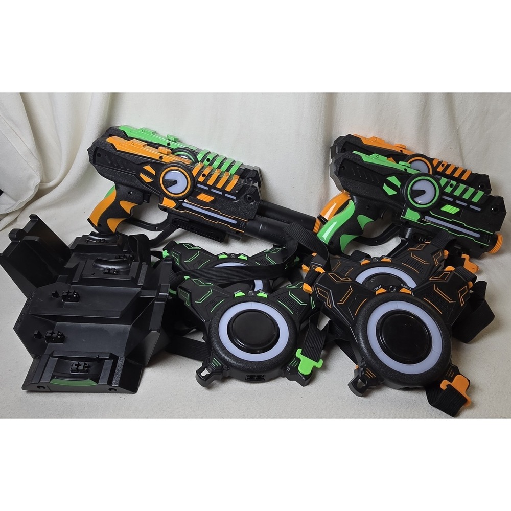 ArmoGear Lazer Tag Set 4 Guns 4‎ Vests 2 Chargers
